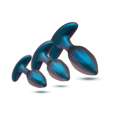 Set of three graduated blue metallic silicone plugs with flared bases for safe and comfortable use.