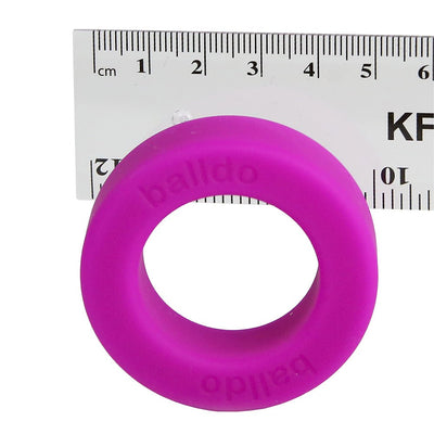 Purple Balldo spacer ring placed next to a ruler showing its size in centimeters.